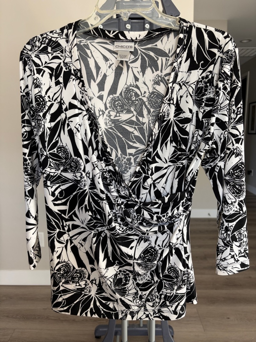 Chico's Black and White Floral Top (Size 1)